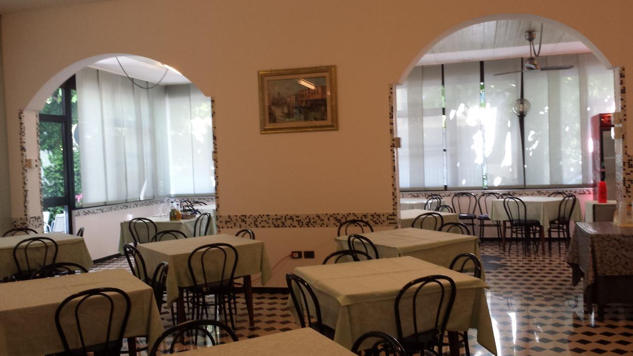 Hotel Villa Podgora Rimini Ngoại thất bức ảnh